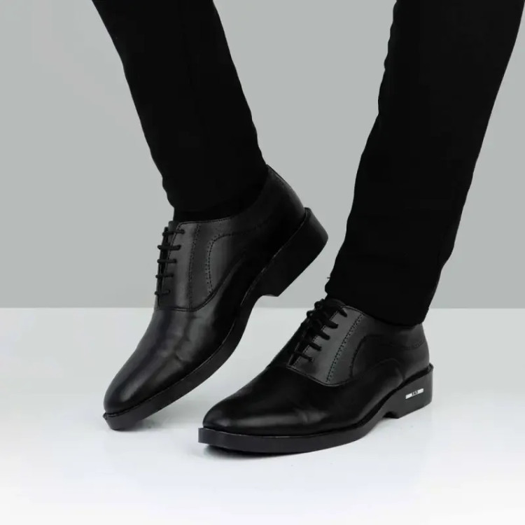 کفش مردانه رسمی و مجلسی مدل صدرا رویه چرم خارجی درجه یک زیره پلیمر رنگ مشکی و قهوه ای سایز 40 تا 44