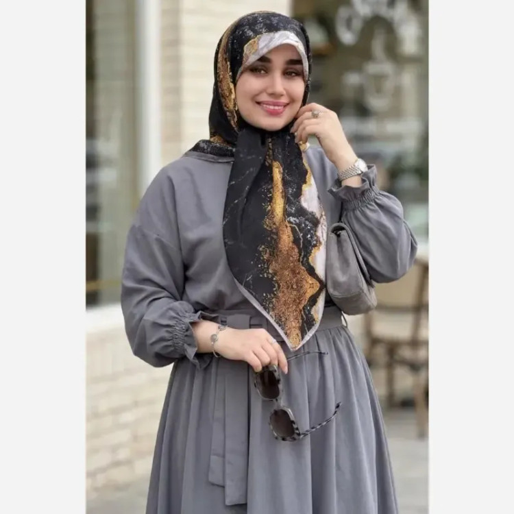 روسری نخی کاستوم سیتو طرح رزین 3 قواره 110 سفید سرخابی مشکی طلایی